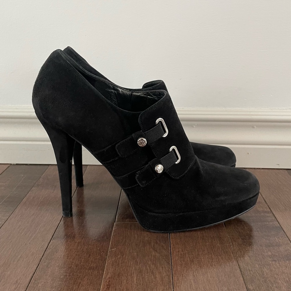 Stuart Weitzman Black Suede Buckle Pumps - Size 8 - Picture 2 of 12